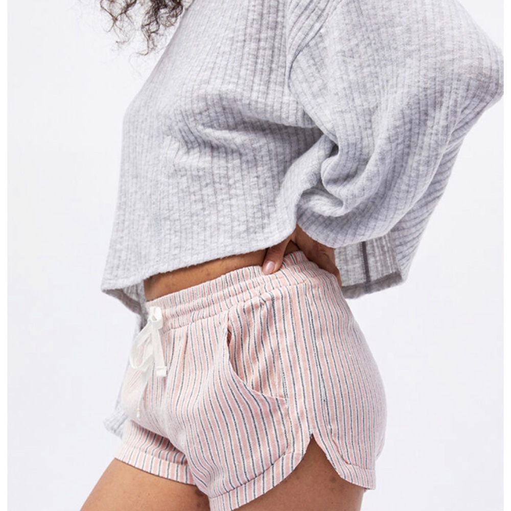 Billabong Woven Shorts - Picture 2 of 9